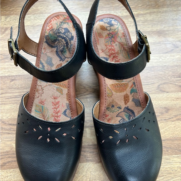 NWOB Black Mules with Cutout Design Women's, Jasmine Clog - Picture 6 of 10